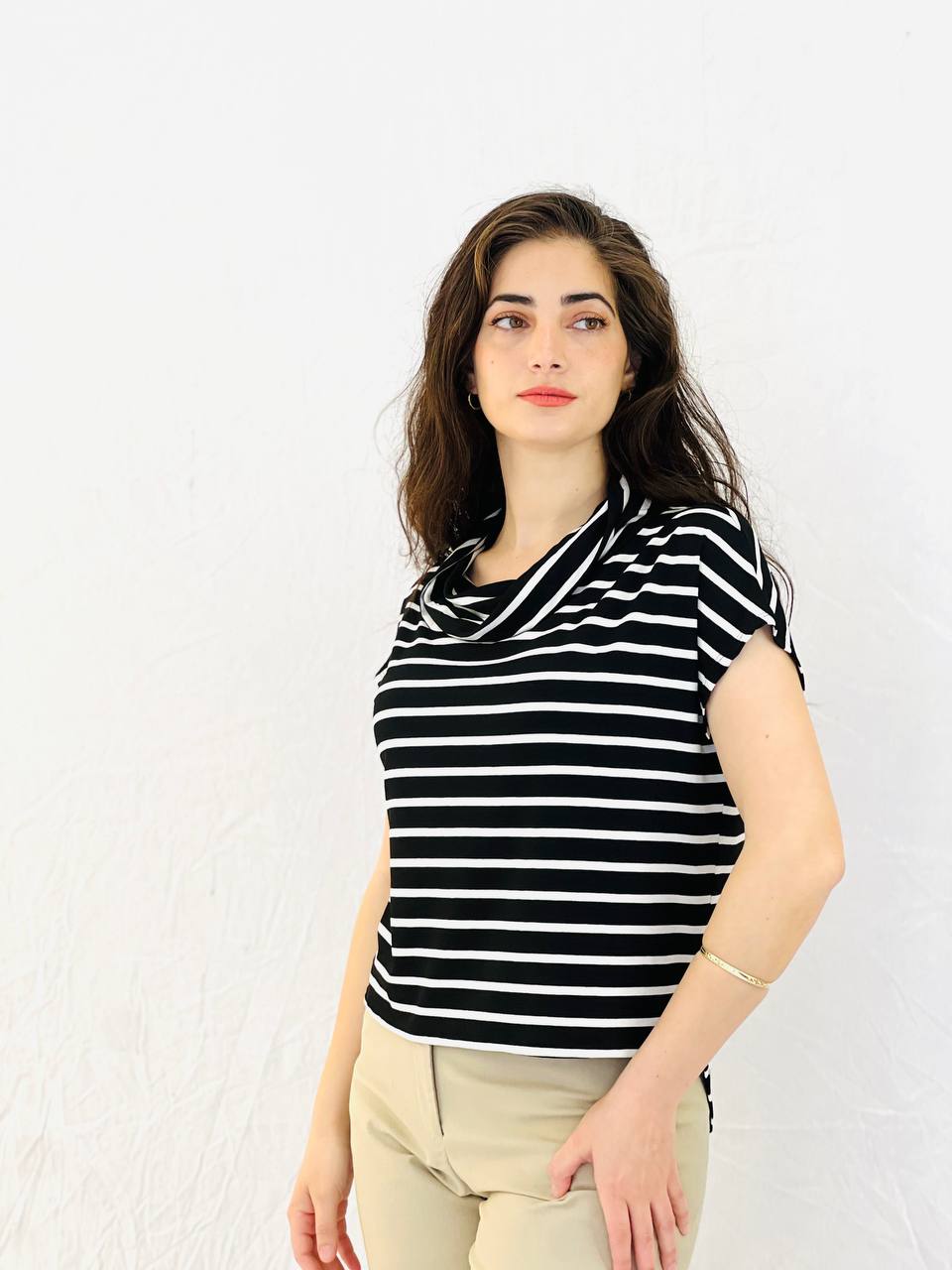 חולצת חלב שקדים- פסים שחור לבן