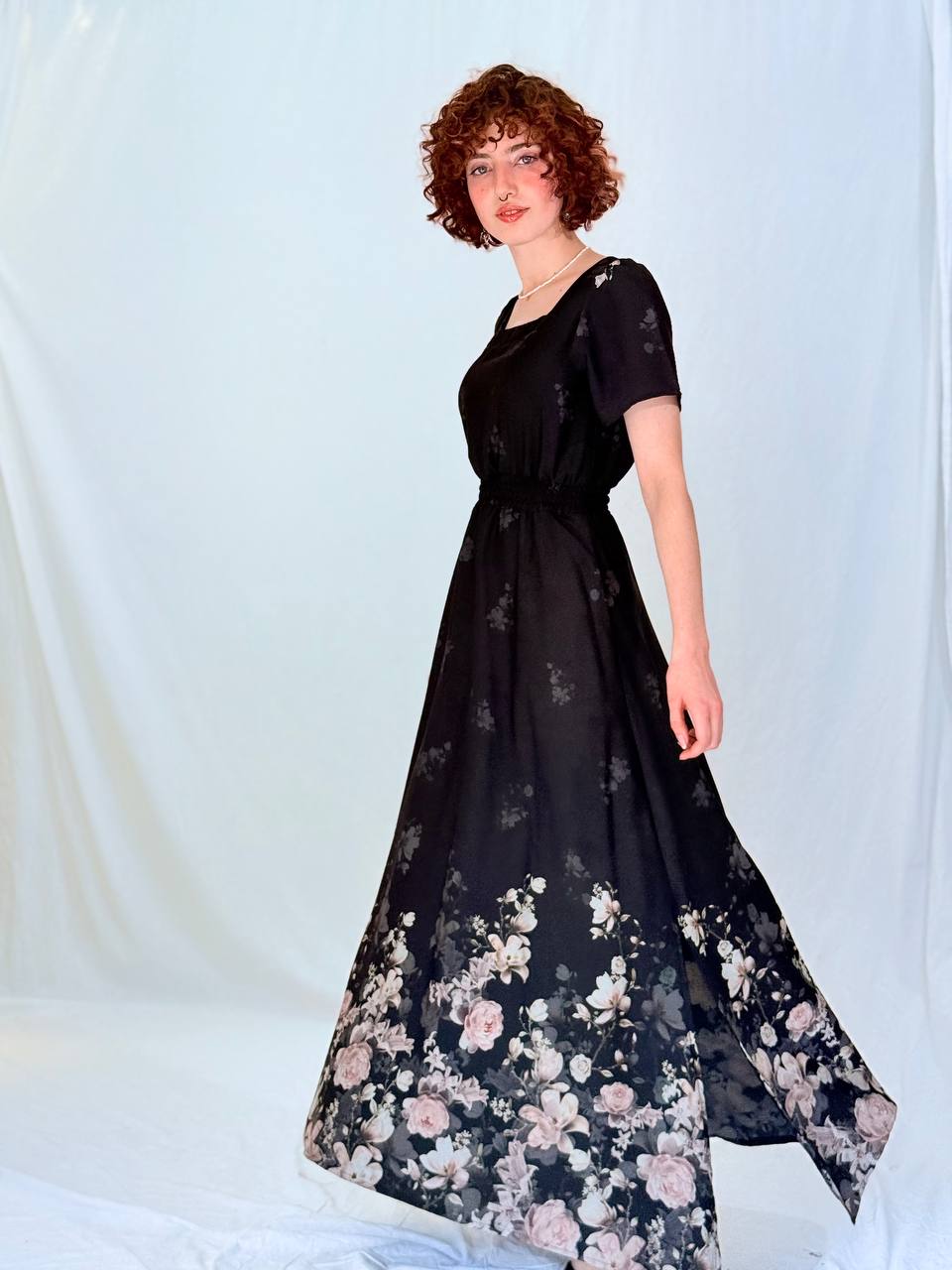 שמלת סנטוריני- שחור פרחוני ורוד