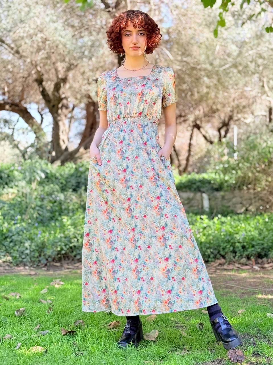 שמלת סנטוריני- ירוק פרחוני