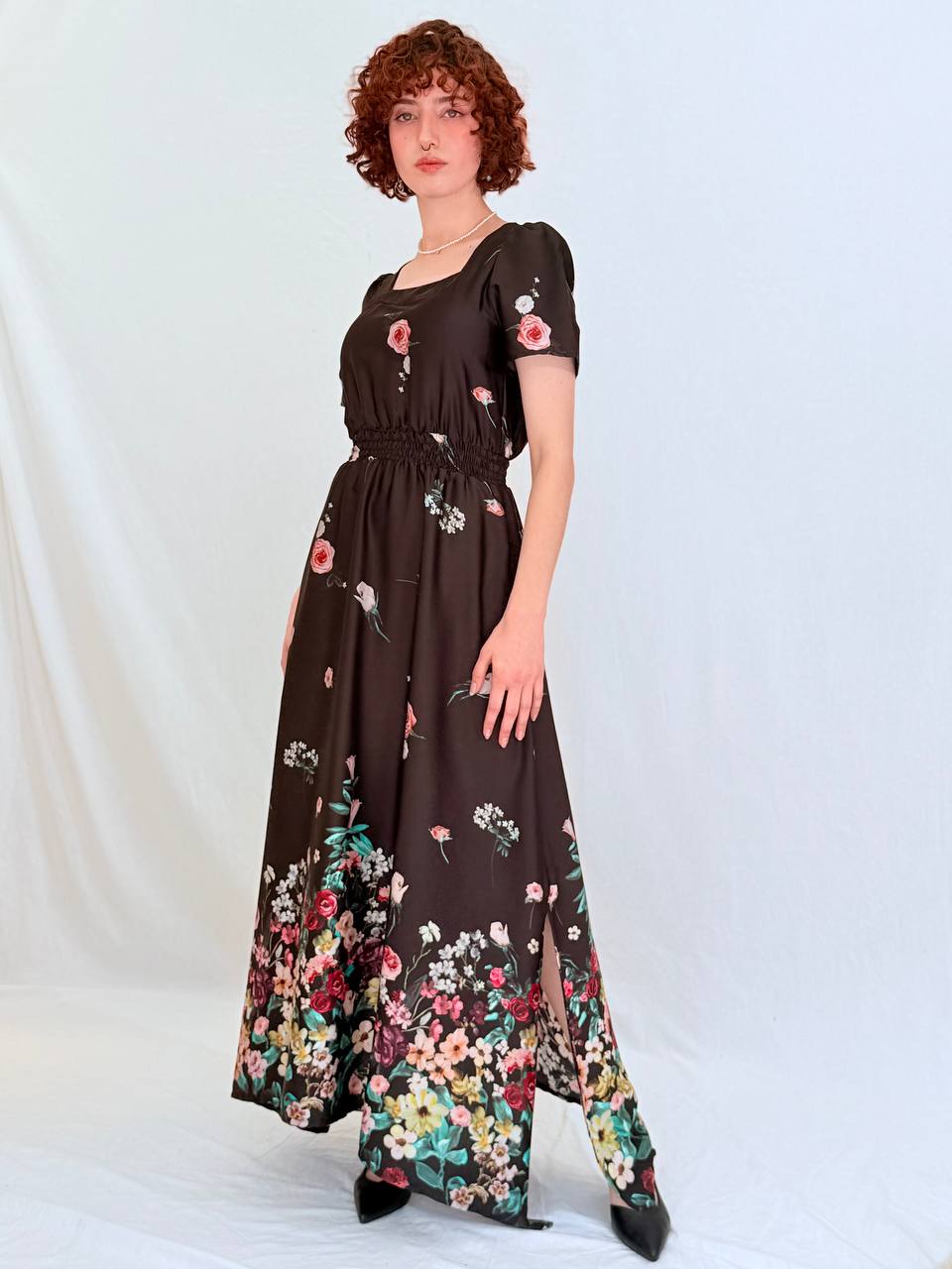 שמלת סנטוריני- שחור פרחוני