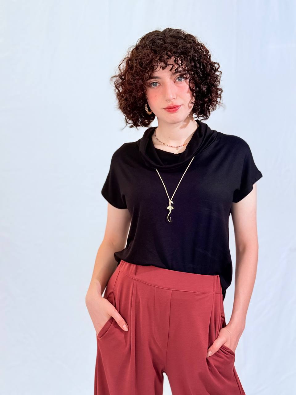 חולצת חלב שקדים- שחור